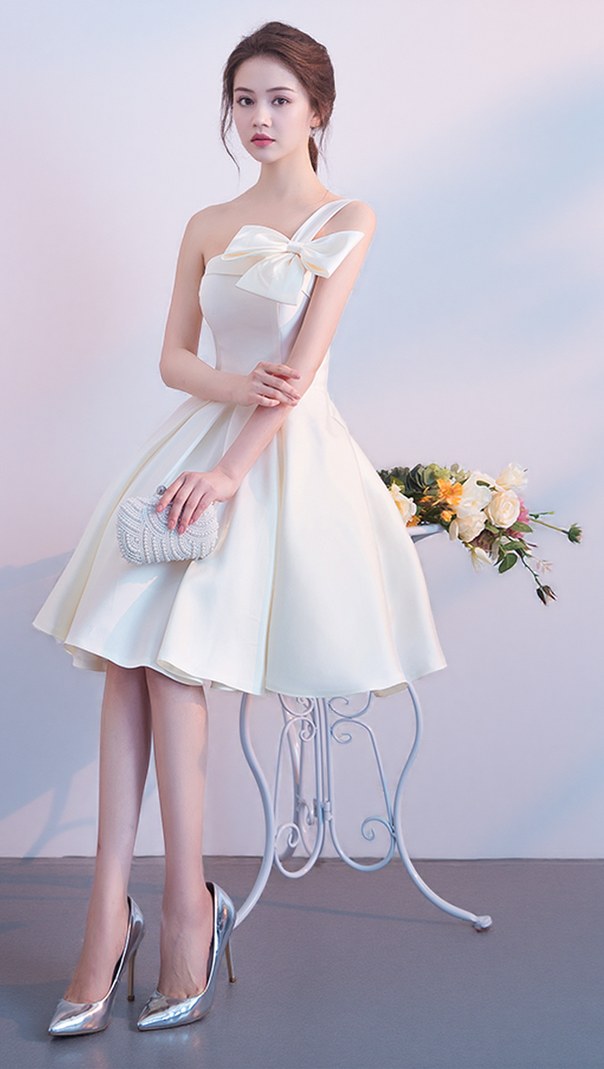 AIIZIE STRAPLESS BOW MINI DRESS IN WHITE - product image