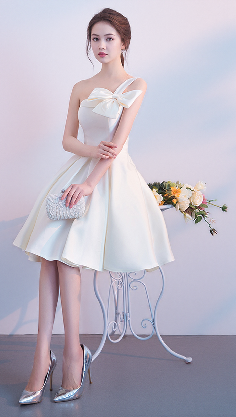 STRAPLESS BOW MINI DRESS IN WHITE