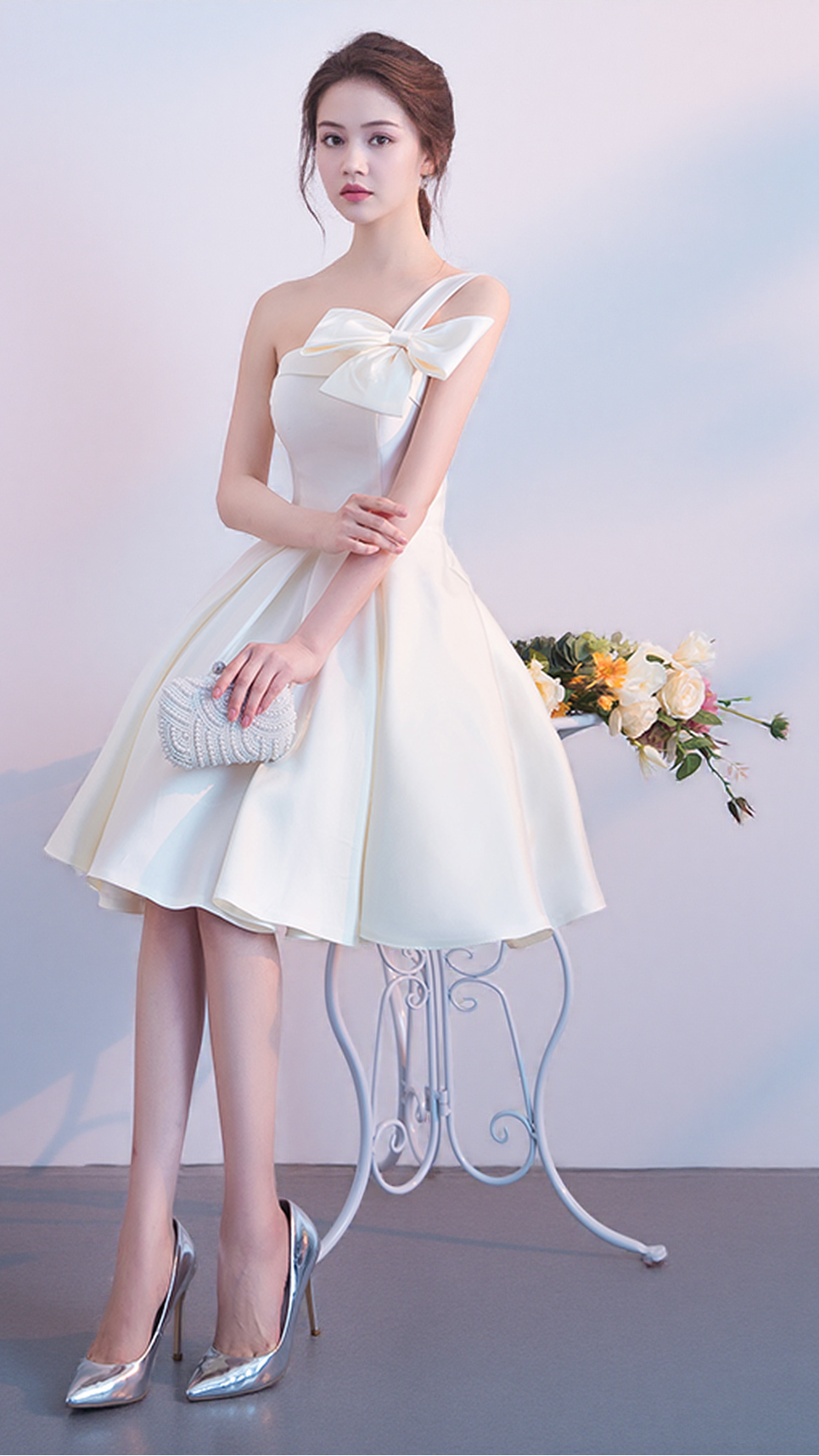 STRAPLESS BOW MINI DRESS IN WHITE