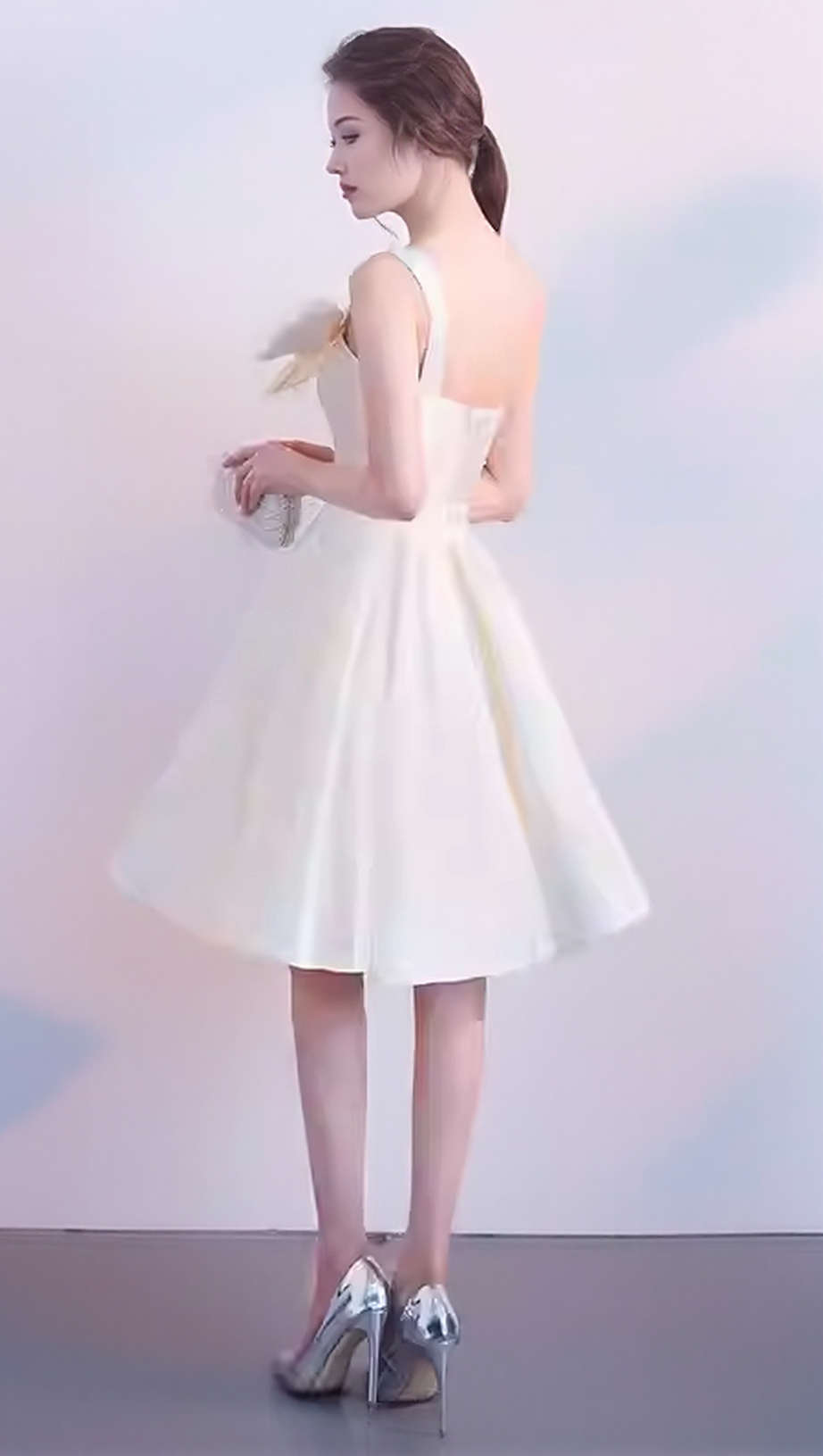 STRAPLESS BOW MINI DRESS IN WHITE