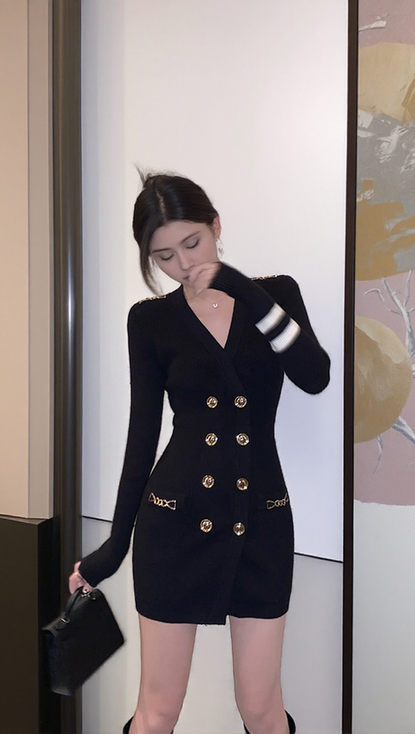 AIIZIE CHAIN-EMBELLISHED HIP-COVERING KNITTED DRESS - product image