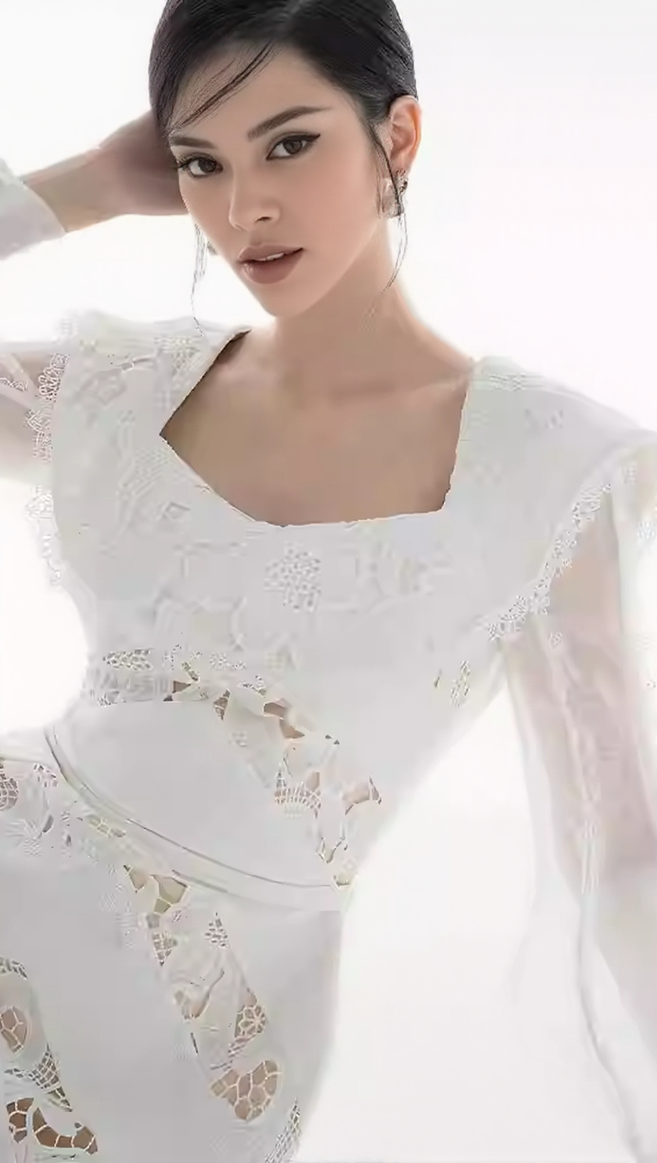 BACKLESS LACE WHITE MINI DRESS