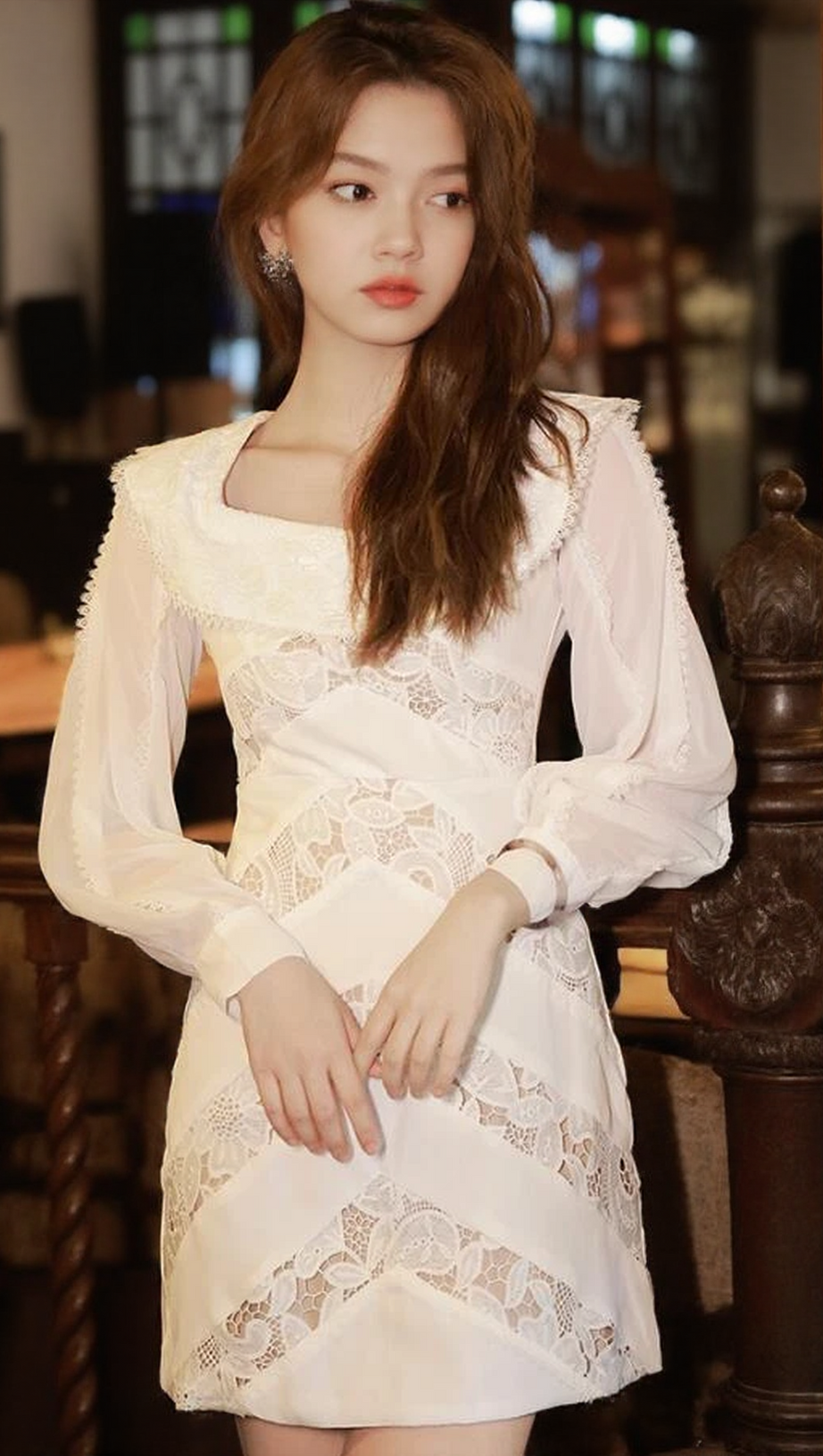 BACKLESS LACE WHITE MINI DRESS