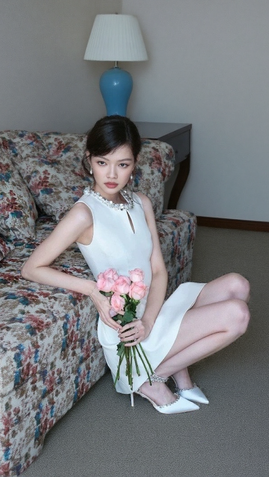 ALYSSA ROUND NECK DIAMOND SLEEVELESS DRESS IN WHITE