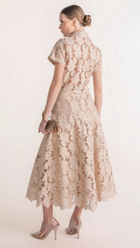 Completo con gonna midi in rete guipure corta color albicocca