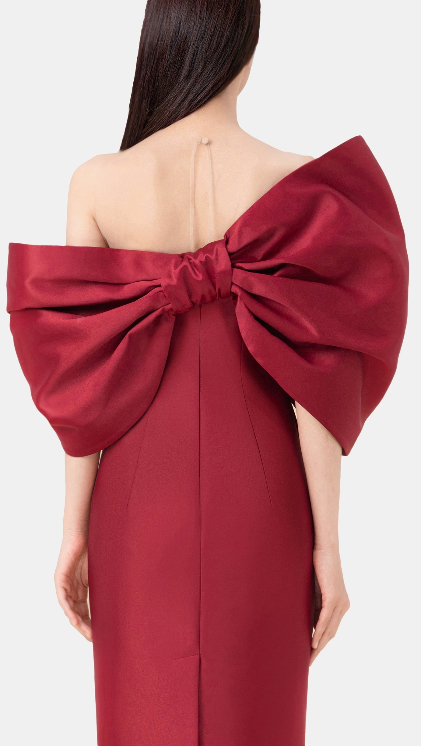 ROTES KLEID MIT GROSSER SCHLEIFE