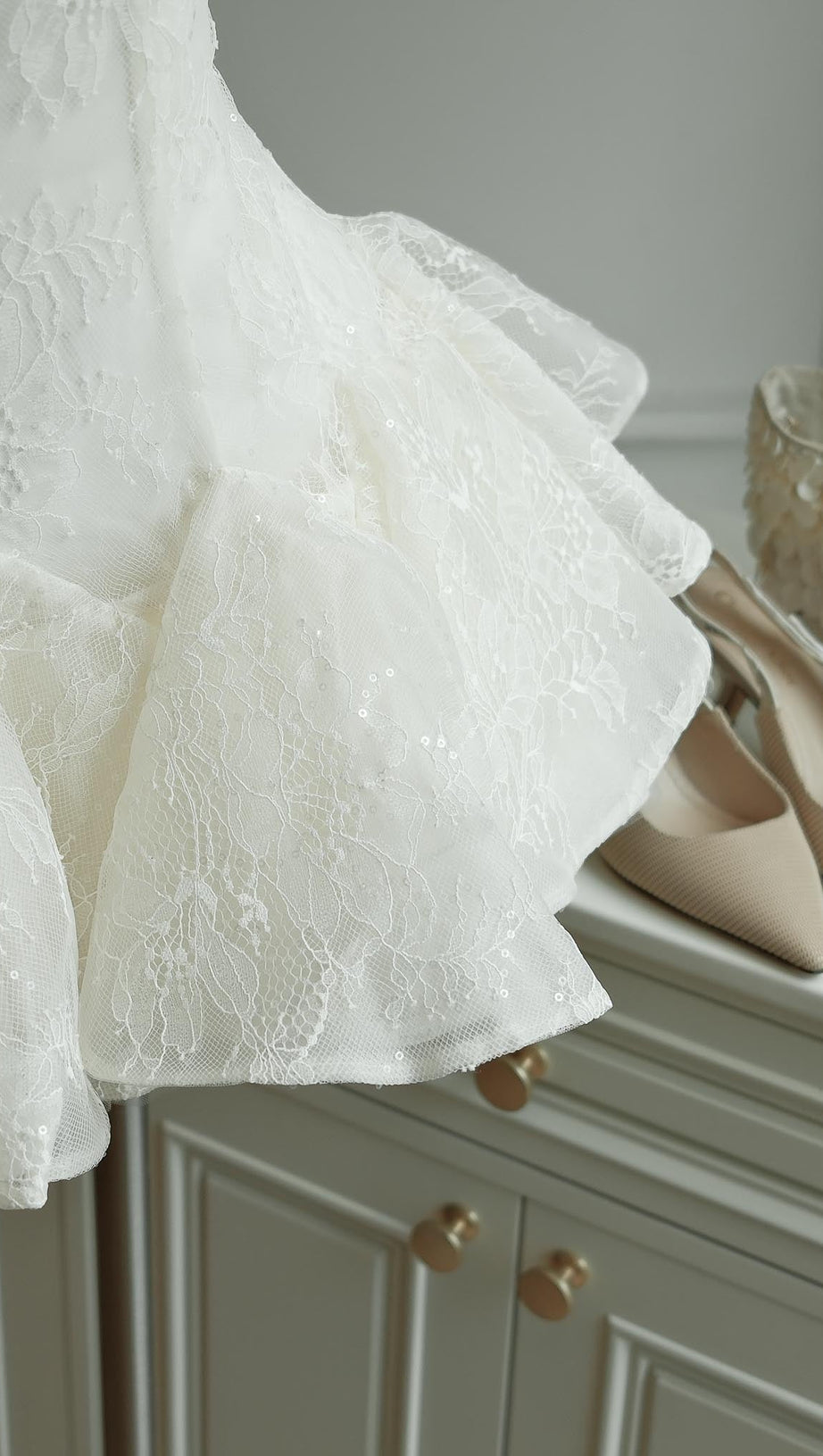 KELLY SEQUIN LACE PUFFY MINI DRESS IN WHITE