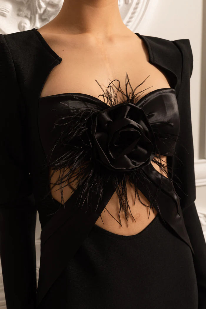 XANTHE – Maxikleid mit Blumen- und Cut-Out-Verzierung in Schwarz
