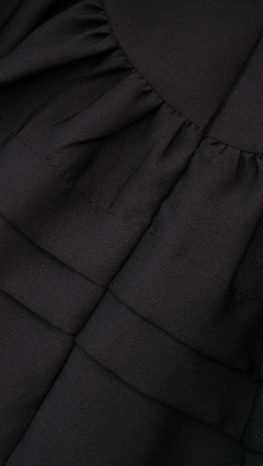 MINI ABITO CON SCOLLO ALL'AMERICANO E APPLICAZIONI FLOREALI IN NERO 