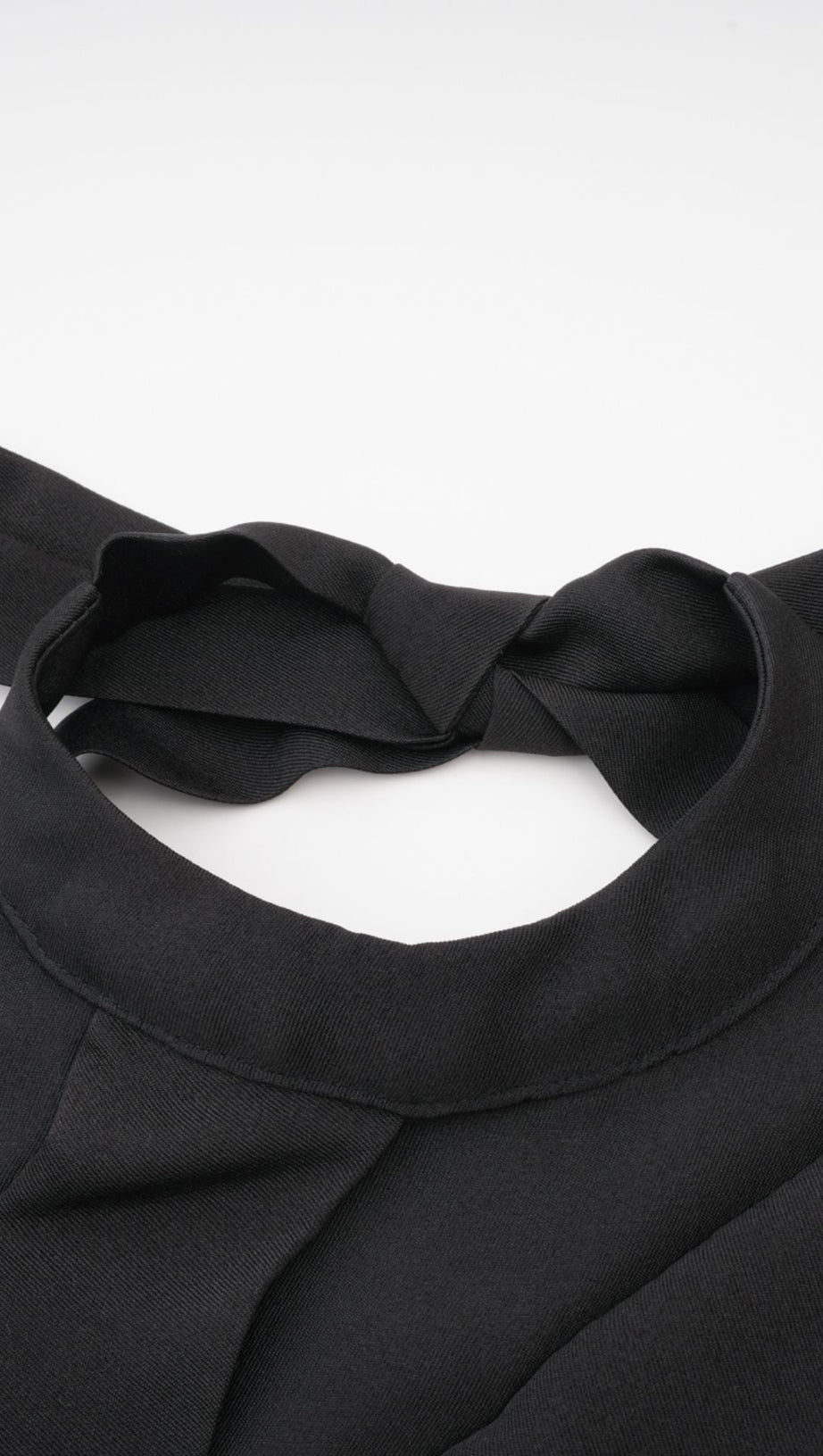 MINI ABITO CON SCOLLO ALL'AMERICANO E APPLICAZIONI FLOREALI IN NERO 