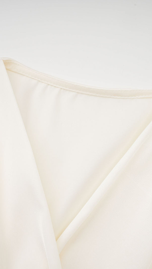 AIIZIE NOURIA WHITE FAUX-FLOWER TWIST CROPPED TOP - product image