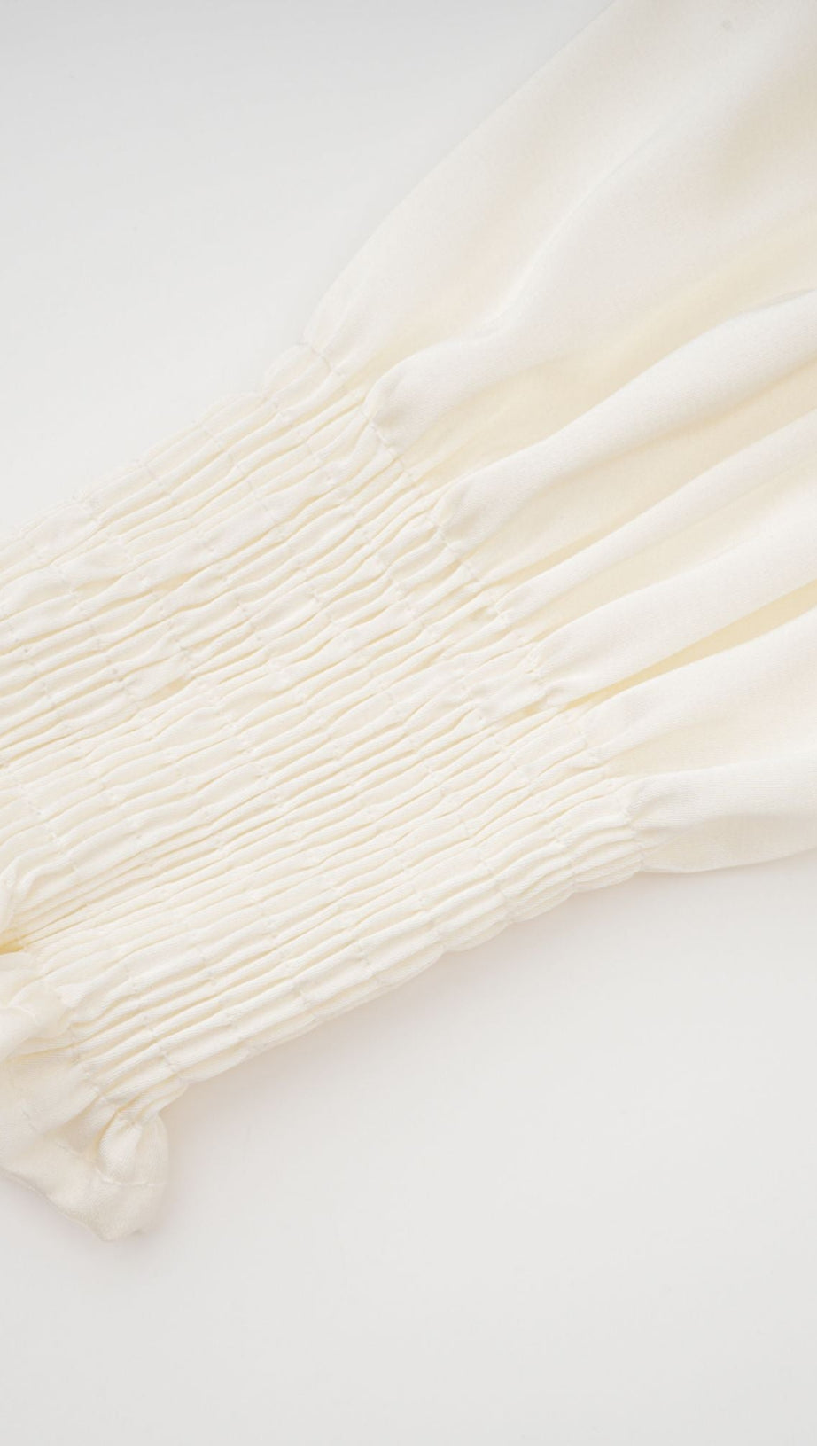 TOP CORTO CON FIORI FINTI BIANCHI NOURIA