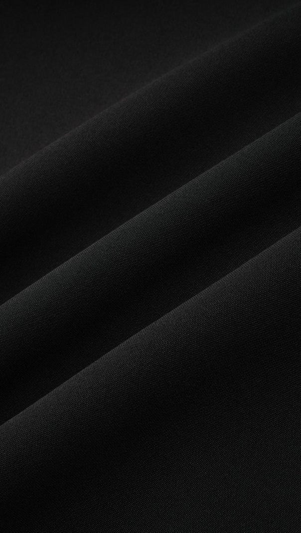 Lila Minikleid mit Cut-outs und Kristallverzierung 