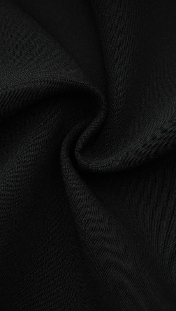 Lila Minikleid mit Cut-outs und Kristallverzierung 