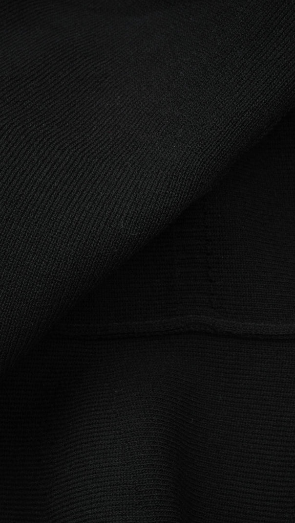 Fabienne – Schwarzes, verziertes, gerüschtes Strick-Minikleid 