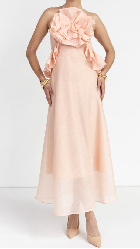 Aurora – Neckholder-Maxikleid mit Rüschen in Rosa