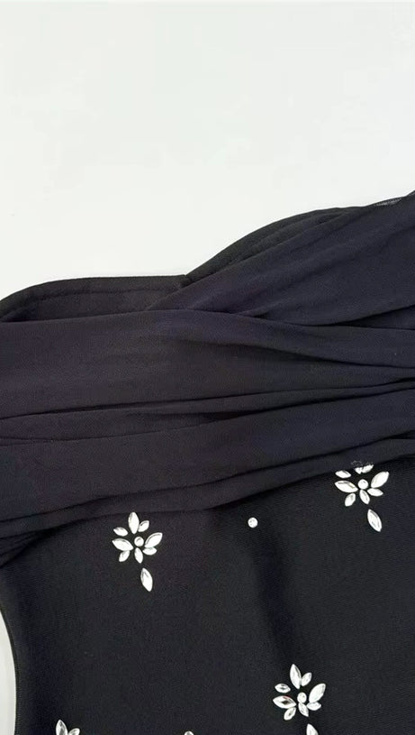 Drapiertes Bardot-Maxikleid mit Kristallen in Schwarz