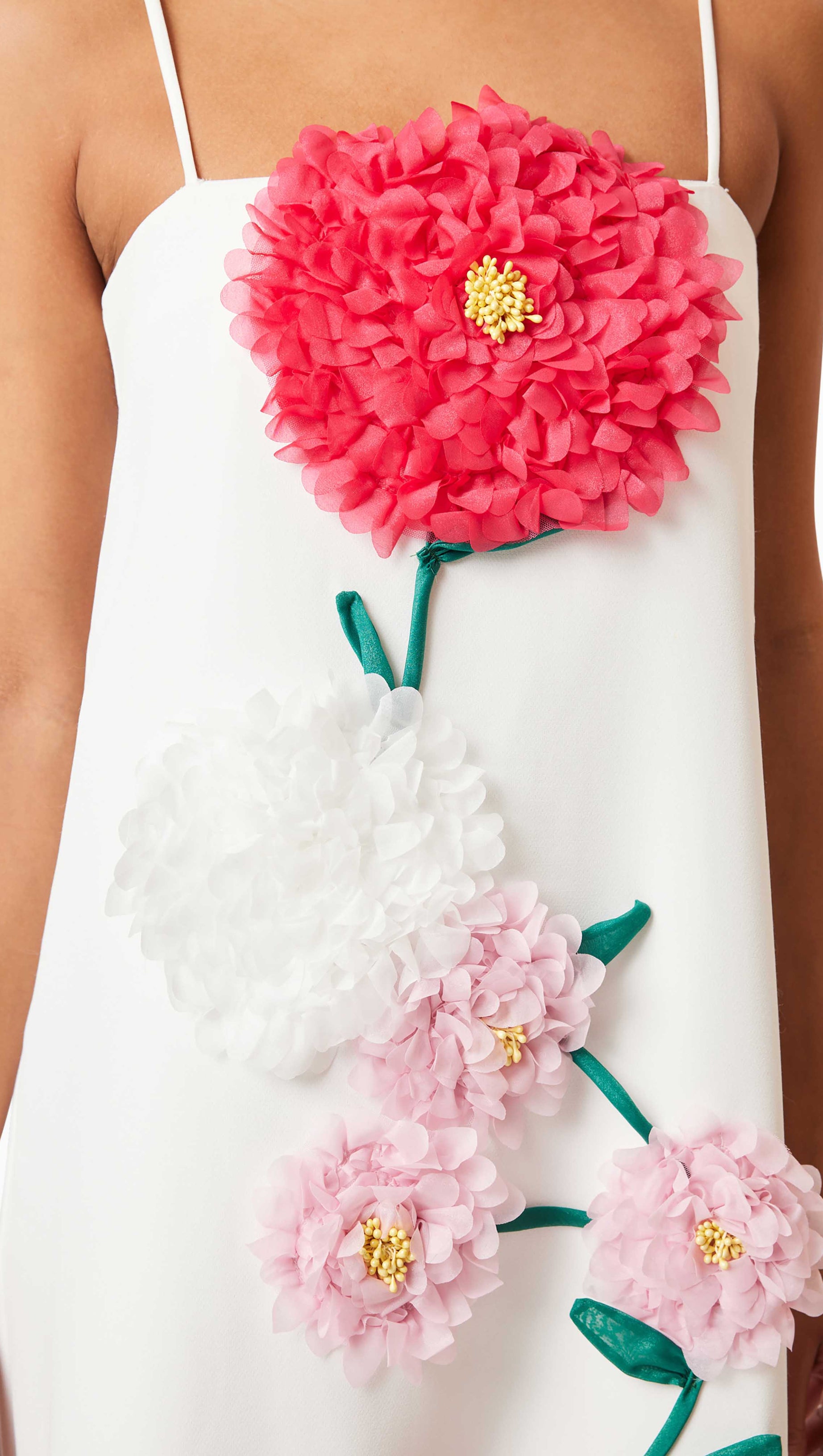 Judy – Buttercup – Besticktes Maxikleid in Weiß