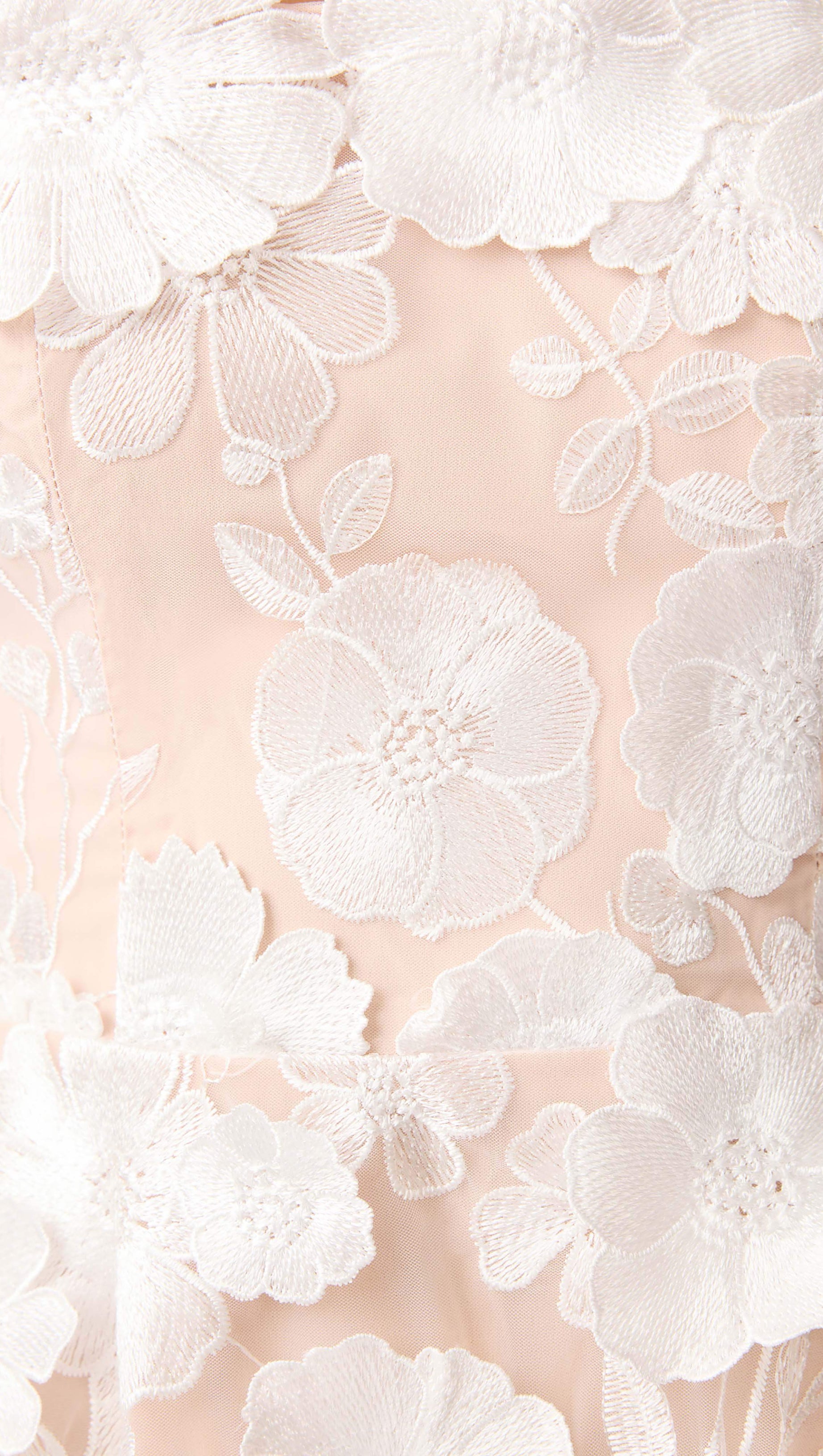 SELENE 3D FLOWER TIERED MAXI DRESS IN WHITE