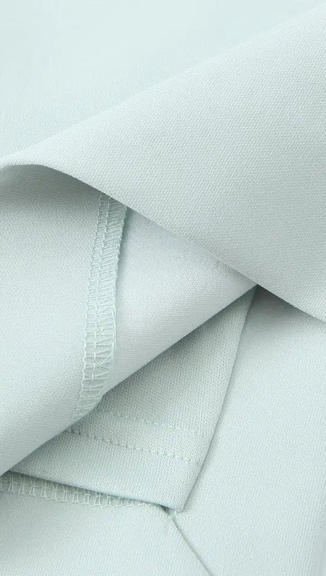 Elegantes trägerloses Sommerkleid mit Schleife