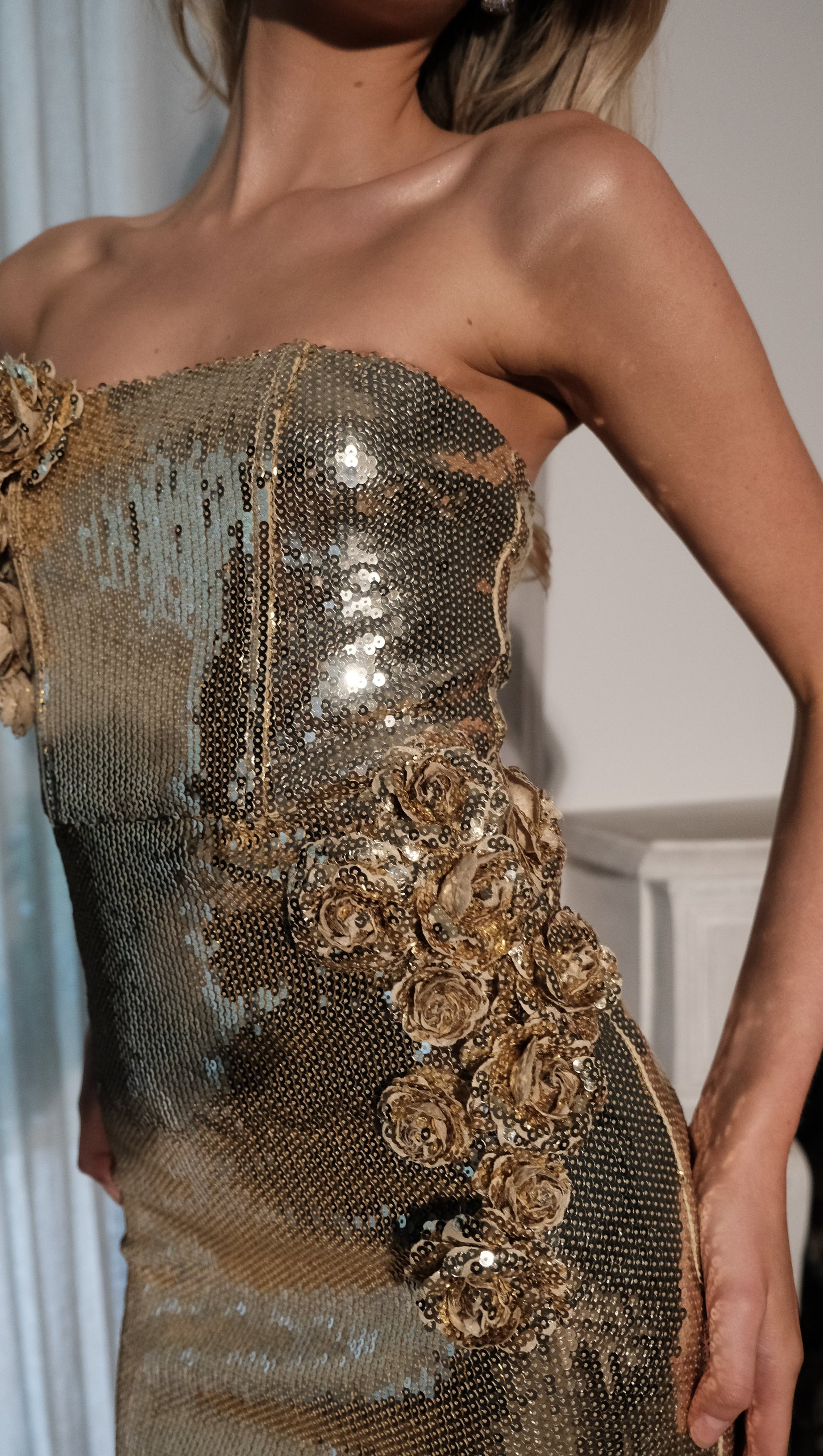 ALISA STRAPLESS SEQUIN ROSE MIDI DRESS IN GOLD