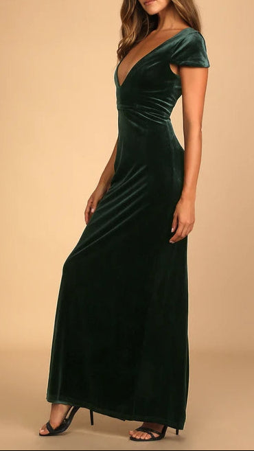 Feeling Flawless – Smaragdgrünes Maxikleid aus Samt mit V-Ausschnitt