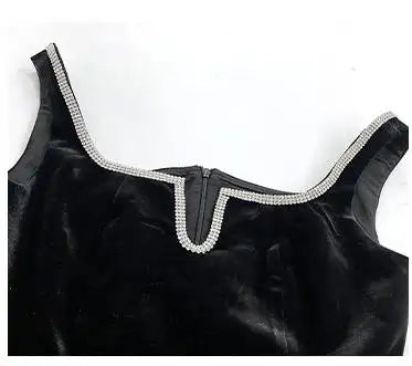 PAULA MINIKLEID MIT STRASSBESATZ UND SCHWARZEN TRÄGERN