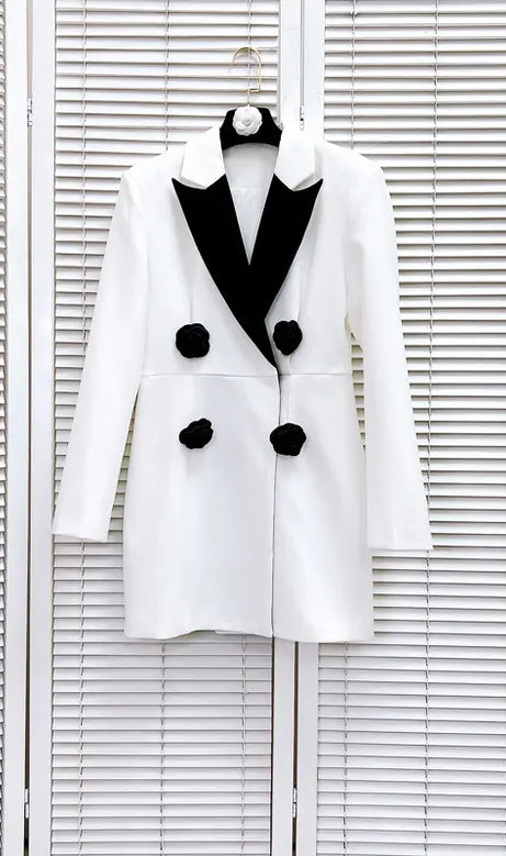 LETITIA BLUMEN-KONTRAST-MINIKLEID IN WEISSEM BLAZER