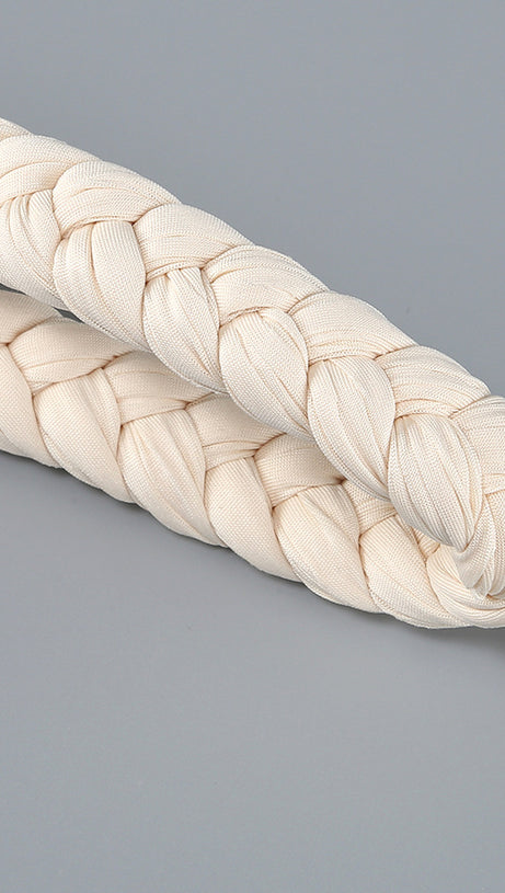 Neckholder-Maxikleid mit Kristall-Zopfmuster in Elfenbein