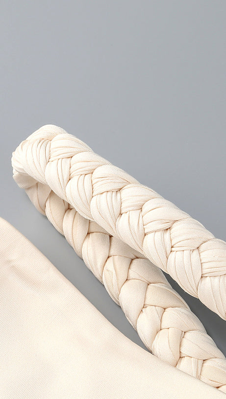 Neckholder-Maxikleid mit Kristall-Zopfmuster in Elfenbein