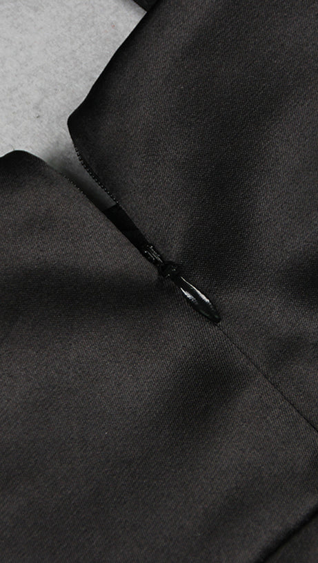 ABITO A TRAPEZIO CON FIORI E SCOLLO A V NERO