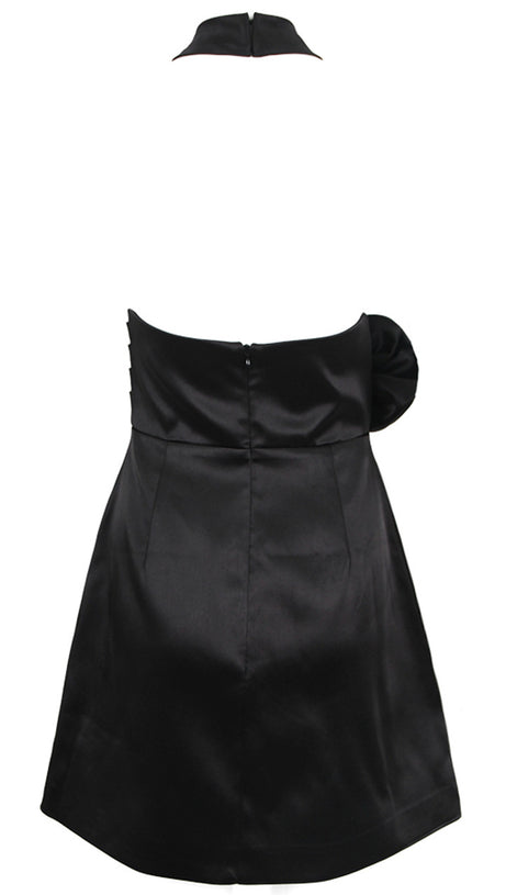 ABITO A TRAPEZIO CON FIORI E SCOLLO A V NERO