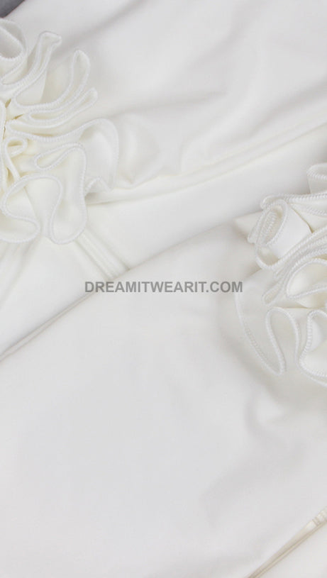 Neckholder-Maxikleid mit Blumenausschnitt in Weiß