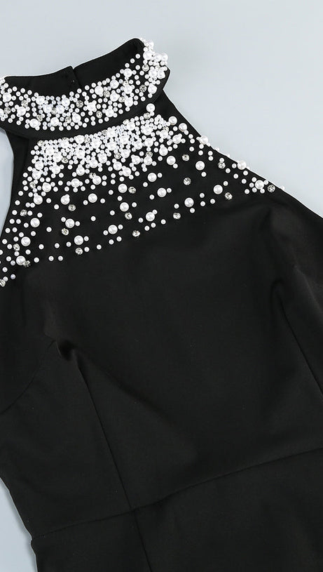 Neckholder-Ballkleid mit Perlen