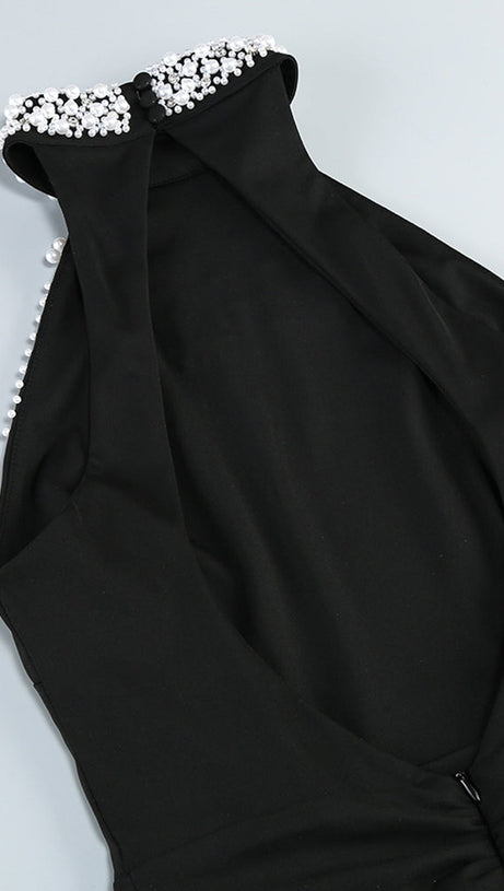 Neckholder-Ballkleid mit Perlen