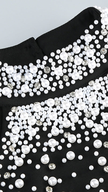 Neckholder-Ballkleid mit Perlen