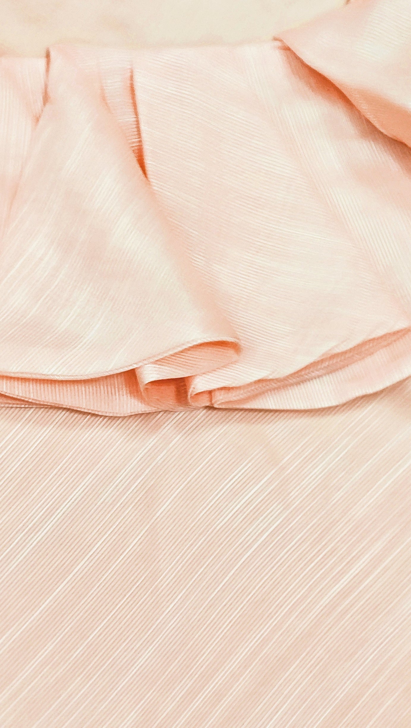 Aurora – Neckholder-Maxikleid mit Rüschen in Rosa