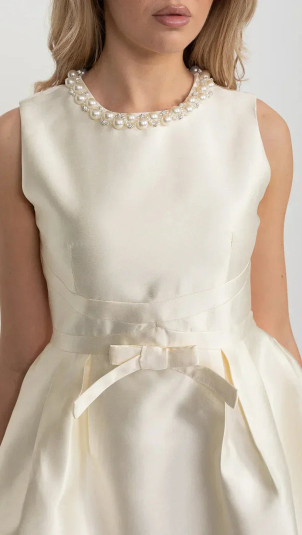 Elegant Fitted Dress With Pearl-Embellished Round Neckline And Bow Waistline Accent - Ivoire