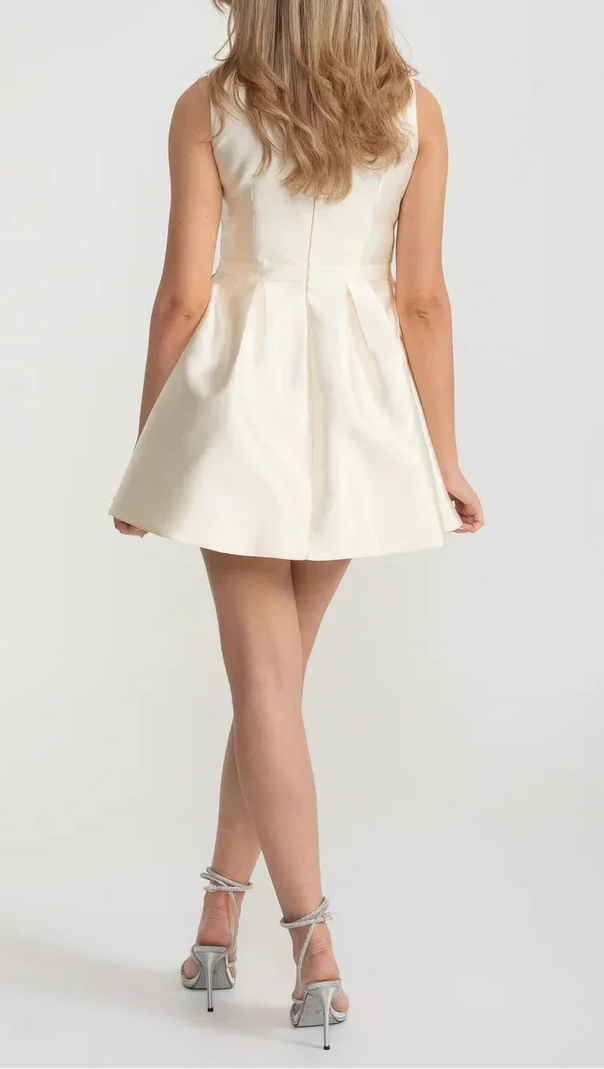 Elegant Fitted Dress With Pearl-Embellished Round Neckline And Bow Waistline Accent - Ivoire