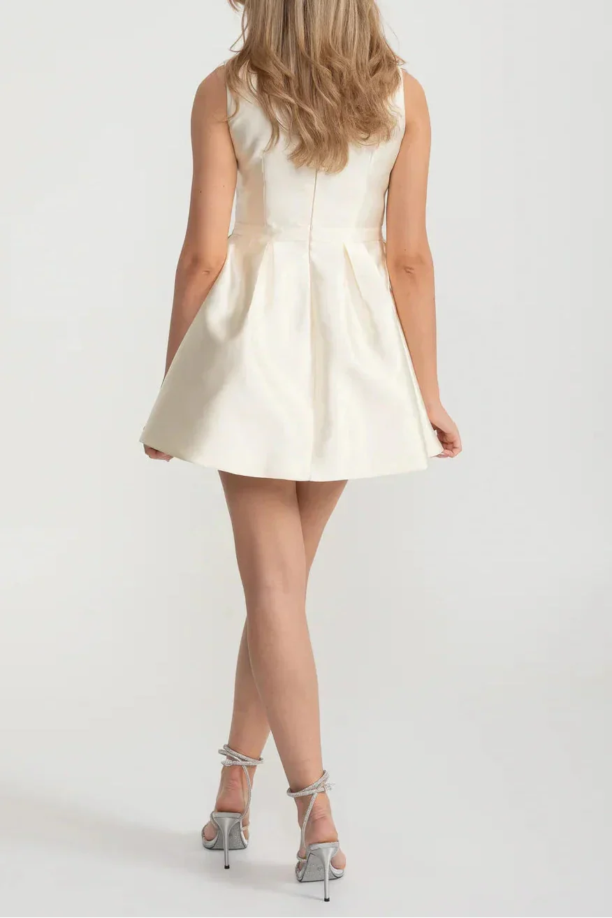 Elegant Fitted Dress With Pearl-Embellished Round Neckline And Bow Waistline Accent - Ivoire