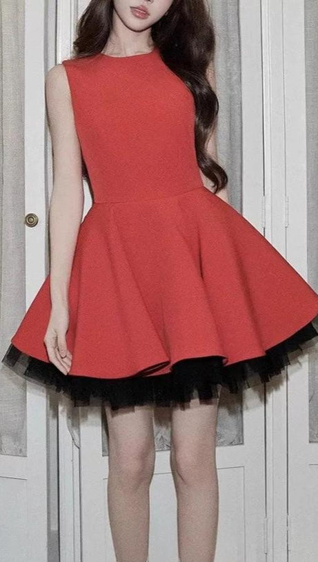 Carol – Ärmelloses Tutu-Kleid mit Netznähten in Rot