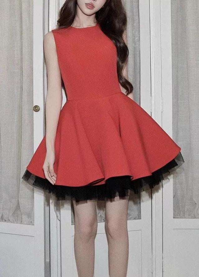 Carol – Ärmelloses Tutu-Kleid mit Netznähten in Rot