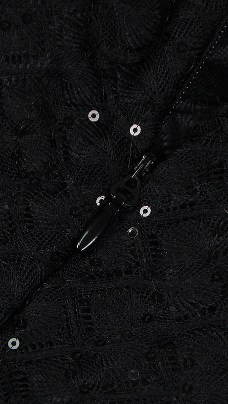 SCHWARZER JUMPSUIT MIT FEDERN UND PAILLETTEN 