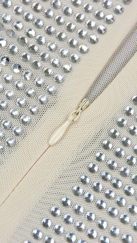 ABITO A MANICHE LUNGHE CON CRISTALLI IN AVORIO 