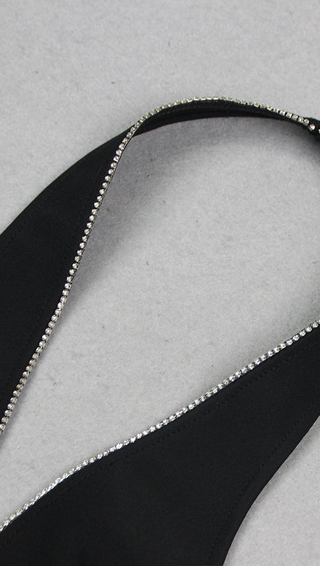 MINI ABITO CON SCOLLO A V E PIUME SINTETICHE 