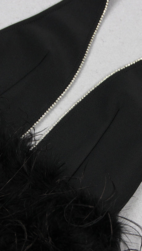 MINI ABITO CON SCOLLO A V E PIUME SINTETICHE 