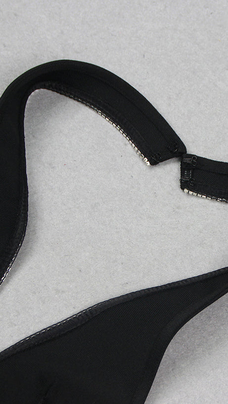 MINI ABITO CON SCOLLO A V E PIUME SINTETICHE 