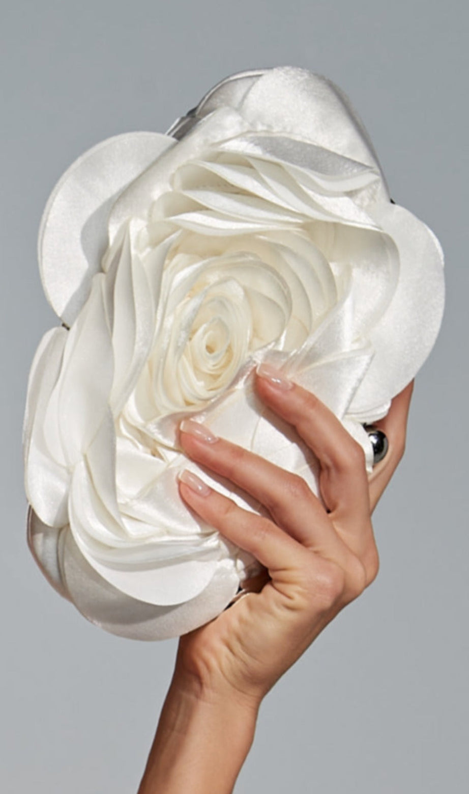Clutch aus Satin mit Blumenmuster