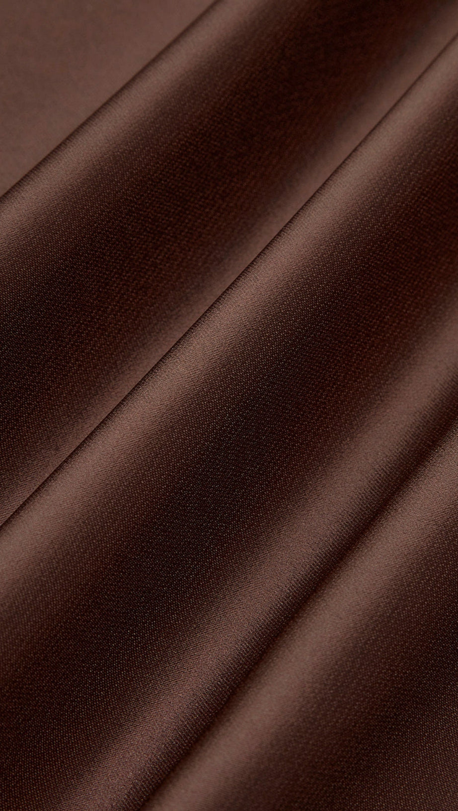 Ilya – Asymmetrisches Maxikleid aus Satin mit Cut-outs in Braun