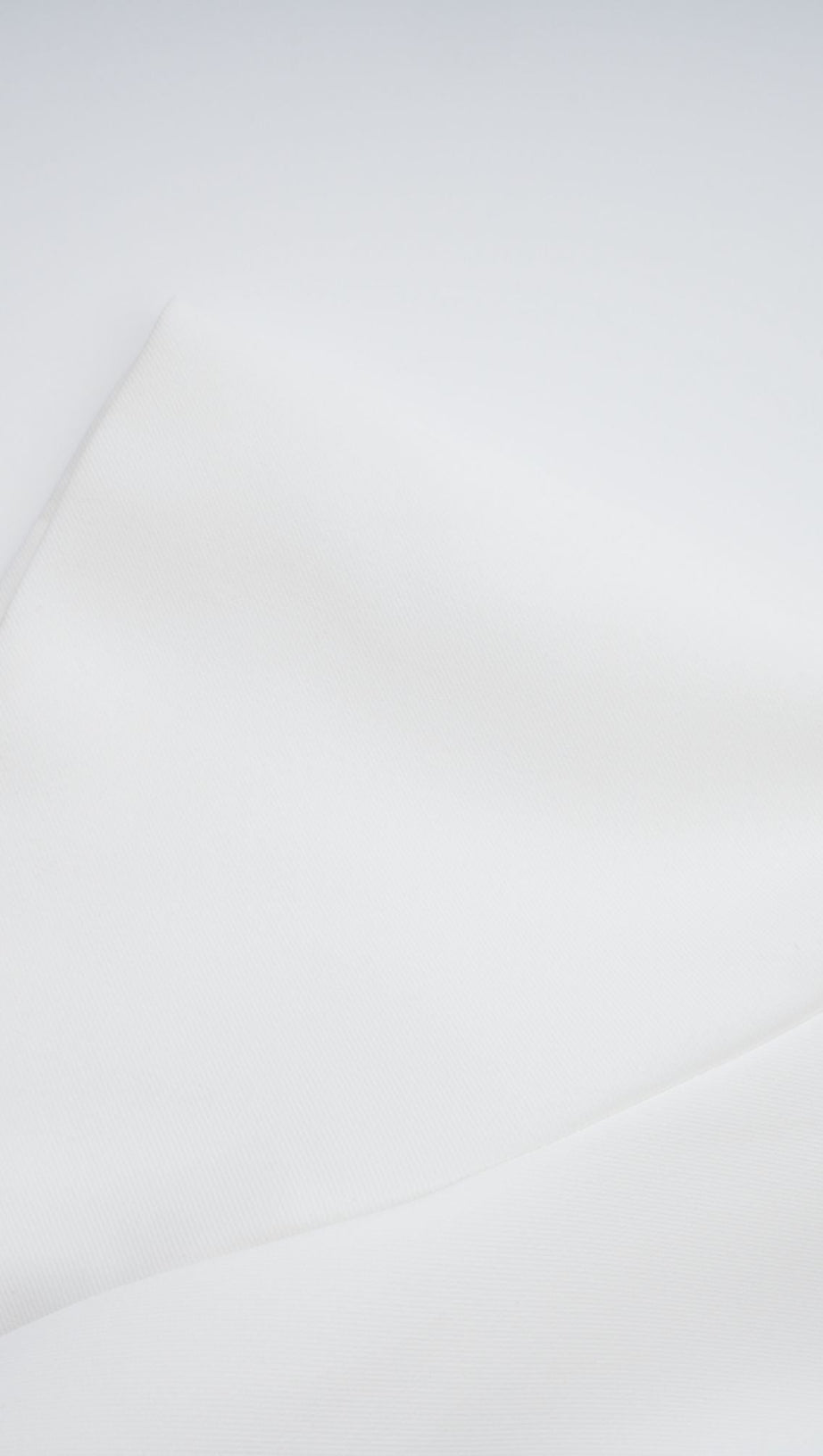 Completo coordinato con abito midi ricamato a fiori bianchi